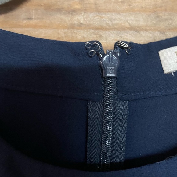 J. Crew size 00 Elegant Blue and Black Lightweight Blouse with Hook and Zipper - Picture 3 of 7